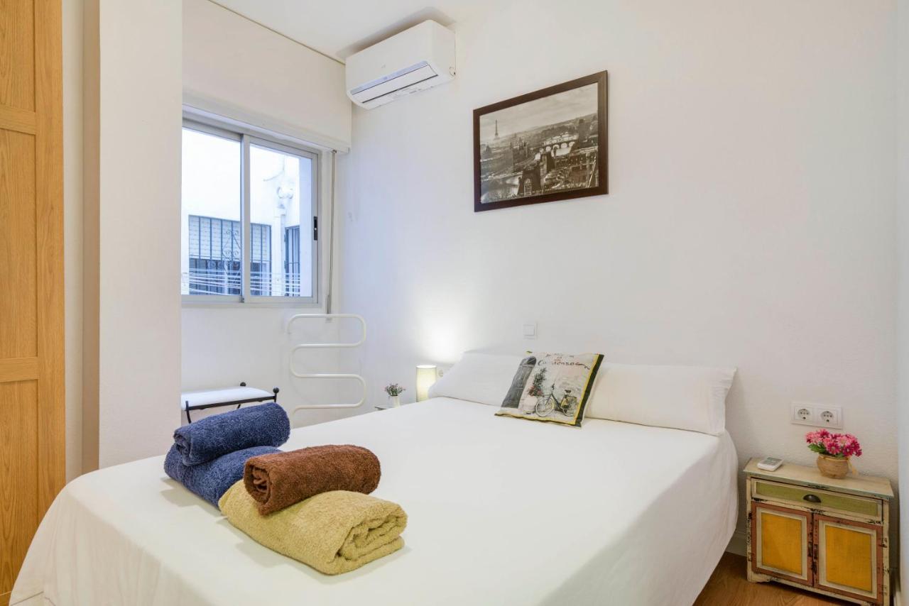 Urbanchicmalaga 3 Bedroom Spacious Quiet Historic Malaga Apt ภายนอก รูปภาพ